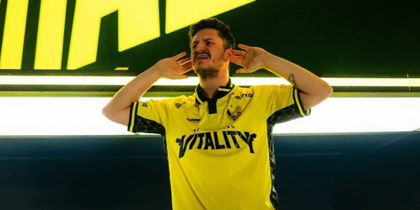 Dan « apEX » Madesclaire va coacher l'équipe *aAa* le temps d'un stream