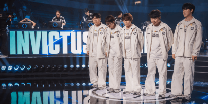 Invictus Gaming prend le dessus sur LYON et retrouve les playoffs des Worlds après sept ans d'attente