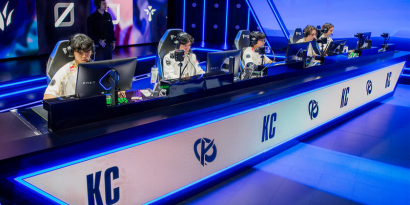Worlds 2026 : la Karmine Corp remporte son premier match du Swiss Stage contre Anyone's Legend