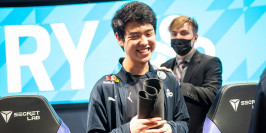 Berserker pourrait manquer le début du Summer Split en raison d'un problème de visa et de passeport