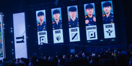 T1 décroche sa place pour le Swiss Stage des Worlds 2025 après sa victoire contre Invictus Gaming