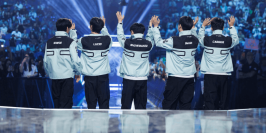Worlds 2026 : Dplus KIA foudroie T1 sur le fil et reste invaincu dans ce Swiss Stage